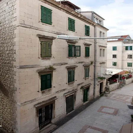 Leonarda Apartment