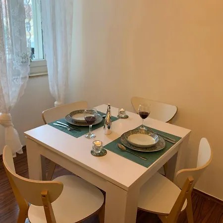 Leonarda Apartment *